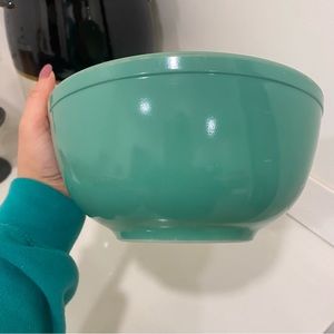 Vintage Pyrex primary green nesting mixing bowl 403
